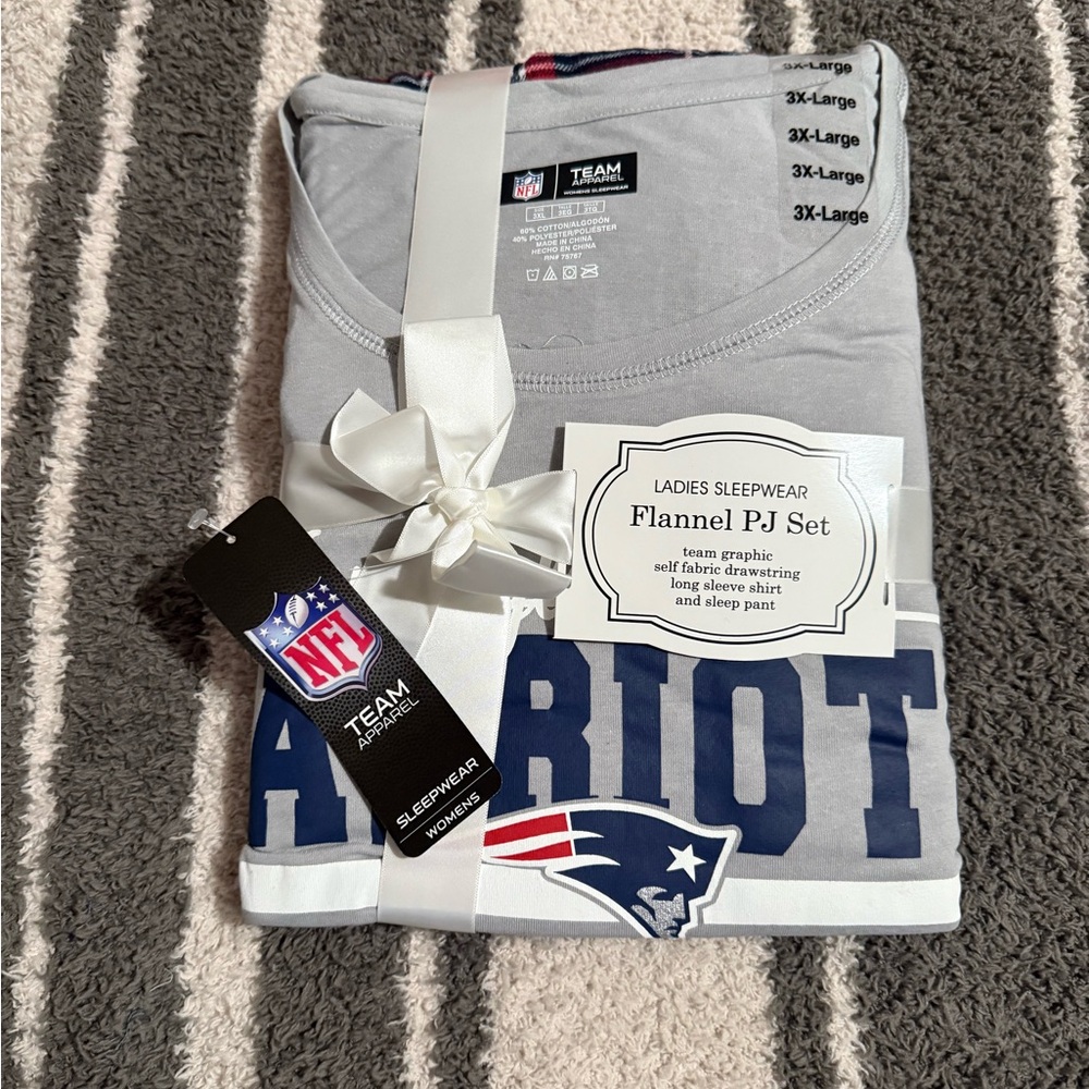 NWT WOMENS NFL PAJAMA SET WITH LONG SLEEVE TOP AND PANTS *PATRIOTS* 3XL